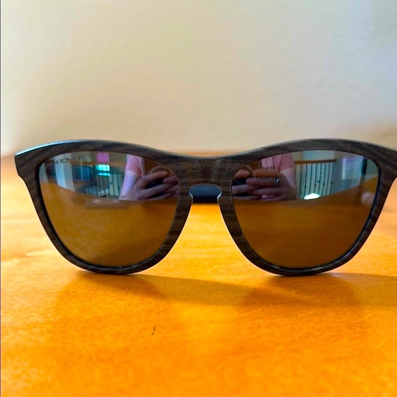 Oakley Frogskins Prizm Polarized Black/Grey Woodgrain Design Sunglasses - Picture 2 of 12